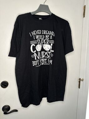 NWOT  GILDAN I Never Dreamed I would be a super cool nurse but here i am SZ XL